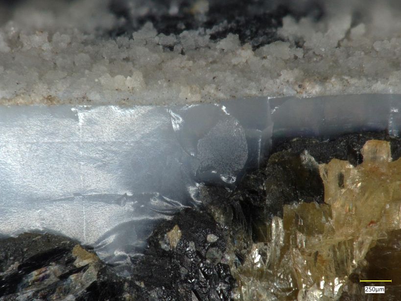 Opal
                auf Siderit