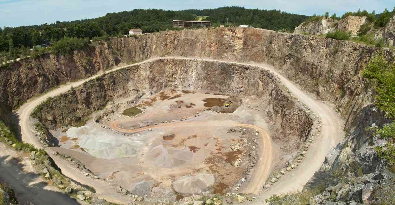 Steinbruch als Panoramabild
