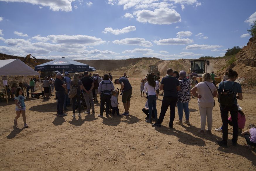 Schlange stehen fr Baumaschinen