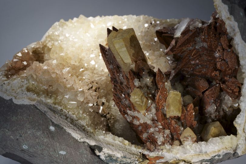 Lepidokrokit aud Calcit