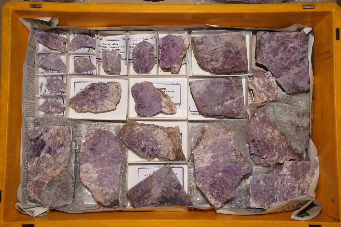 violetter Kalksikatfels