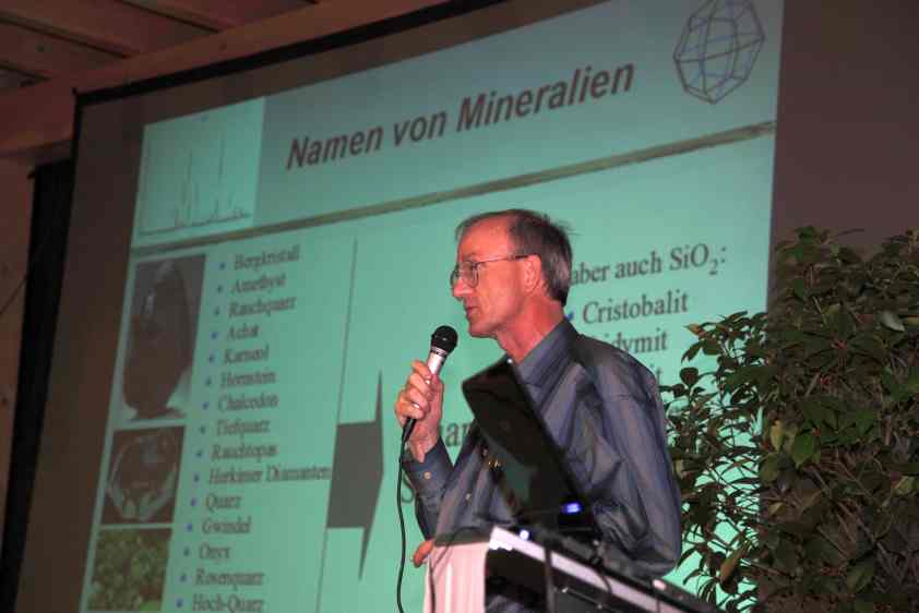 Joachim Lorenz beim Vortrag