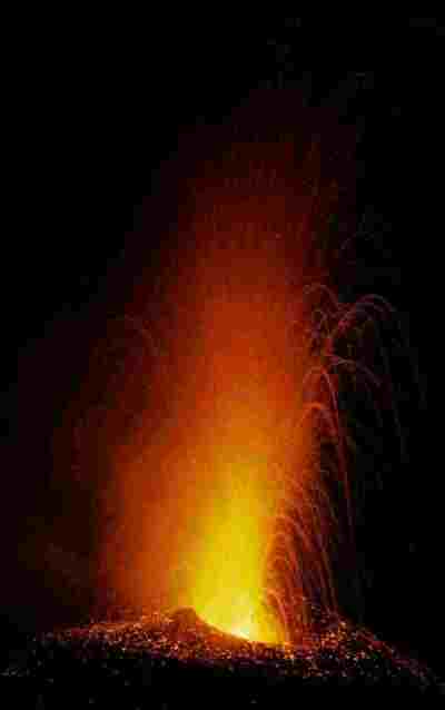 Stromboli bei Nacht